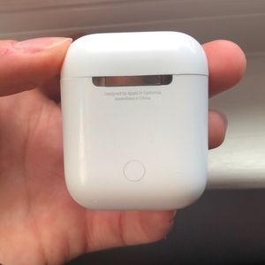 APPLE AIRPOD(S) FIRST GENERATION: READ BELOW